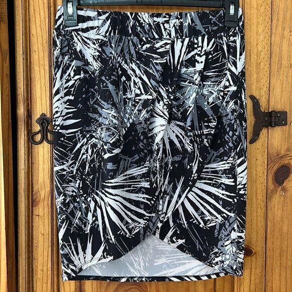 Fabletics Clarissa Wrap Skirt - Picture 1 of 4